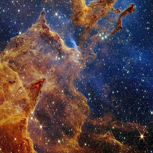 Yaratılış Sütunları — Kızılötesi Görüntü (JWST NIRCam)Yılan Takımyıldızı'ndaki dev gaz ve toz kuleleri; hidrojen emisyonuyla parlayan bebek yıldızlar (protostars) görünür.NASA / ESA / CSA / STScI