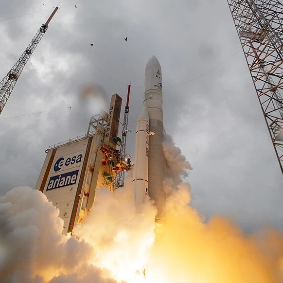 JWST — Teknik Genel Görünüm18 altın kaplama berilyum ayna segmenti ve güneş kalkanıNASA / ESA / STScI